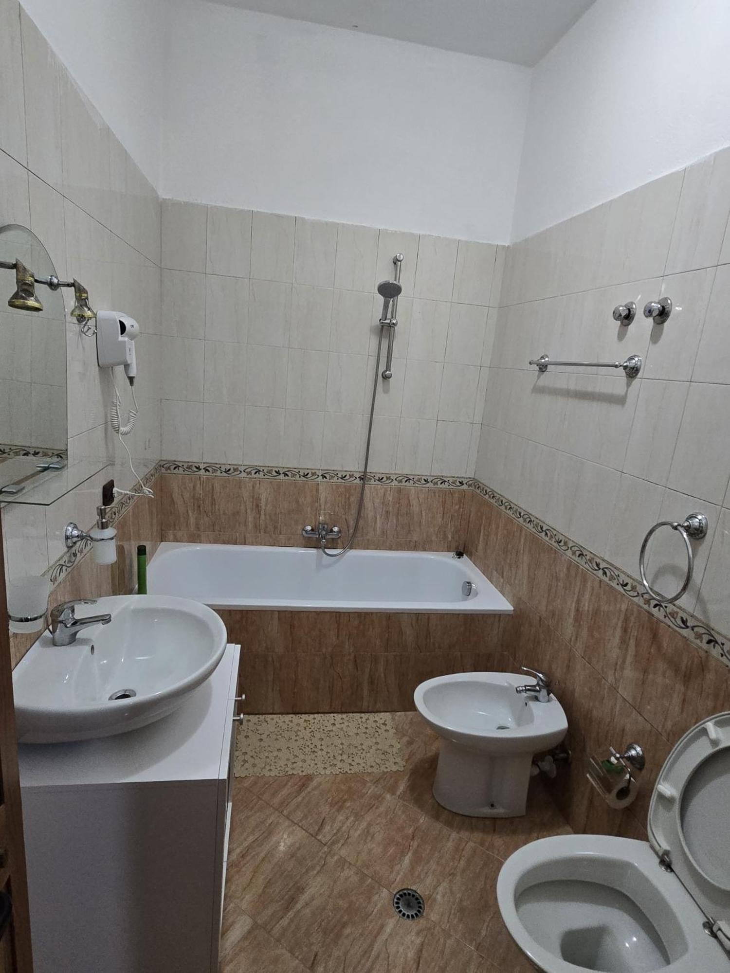 Grand Hotel Kruje Luaran gambar